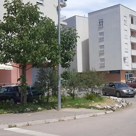 Luka Apartment *